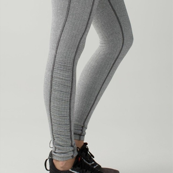 Lululemon Turn Around Tight Heathered Herringbone. Size 4. - Picture 1 of 16